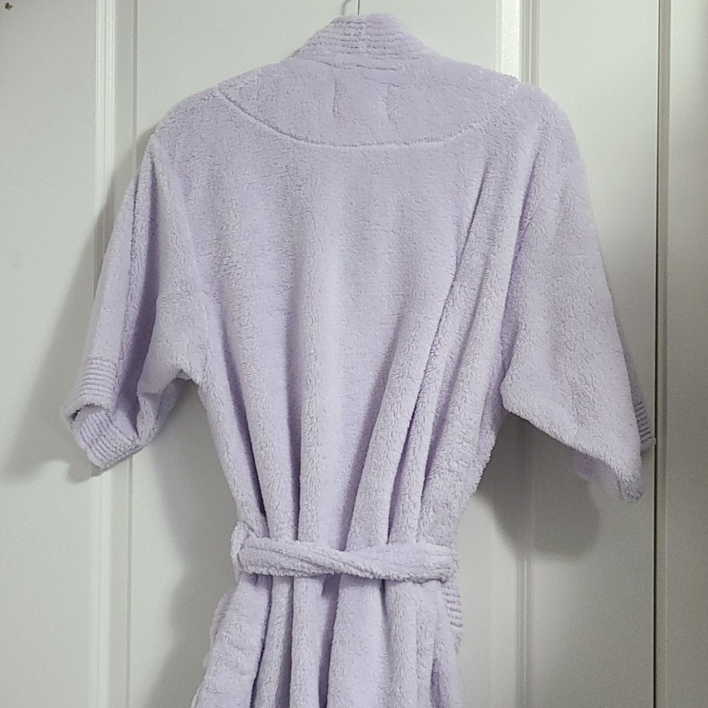 New! Plush Bath Robe & Fuzzy Socks - Picture 6 of 9